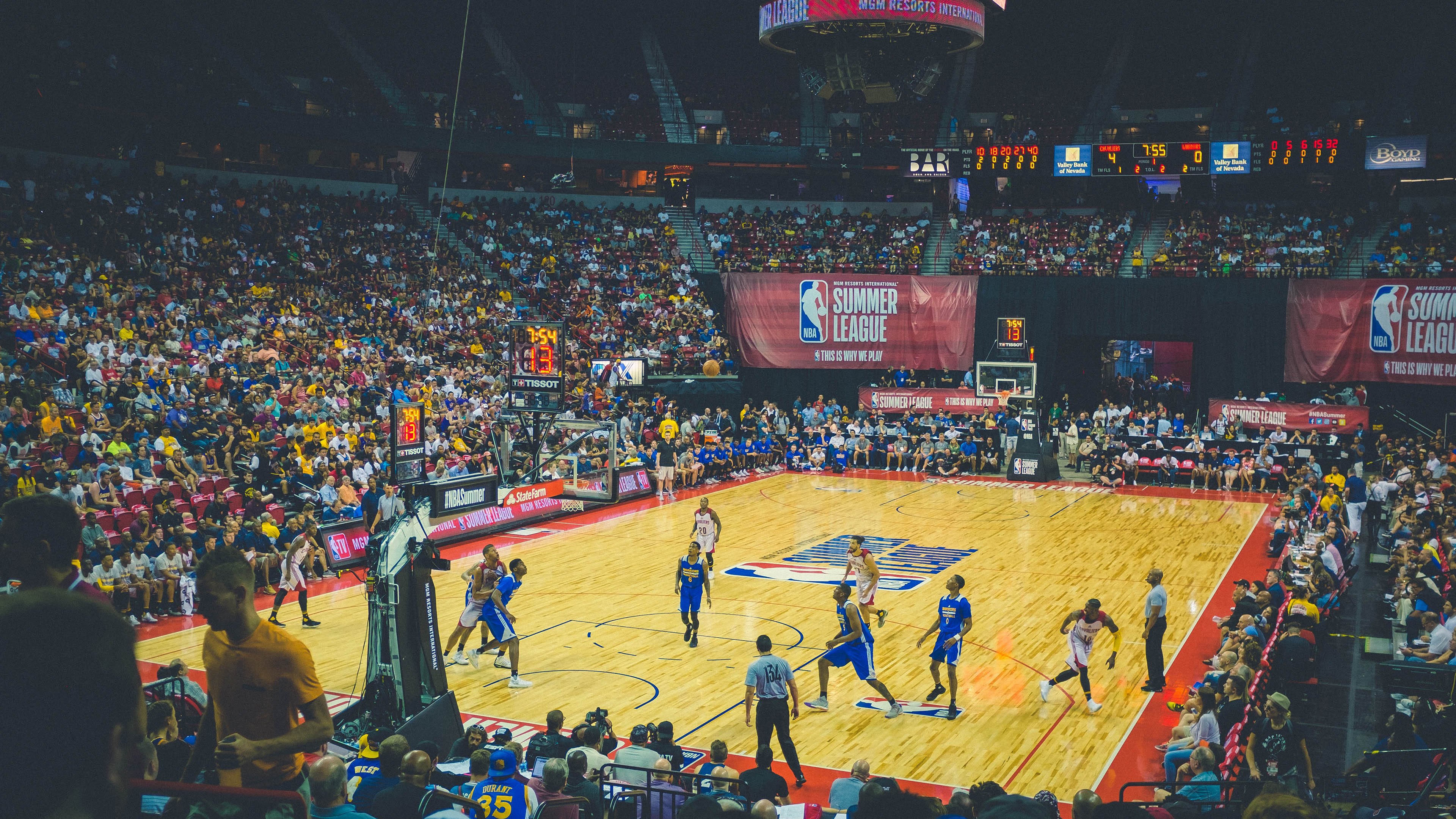 斯图加特荒漠雄狮霸气登顶，夺得夺冠宝座，斯图加特沙尘暴