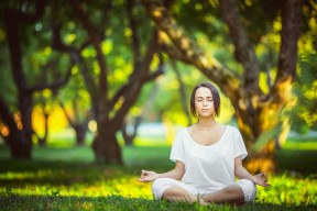 线下比赛逐渐恢复，线上的热度不减，线上比赛和线下比赛有什么区别