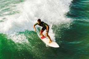 联盟是否应与慈善机构联合设立基金，联盟和协会性质一样吗