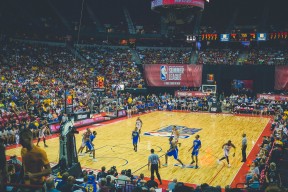 斯图加特荒漠雄狮霸气登顶，夺得夺冠宝座，斯图加特沙尘暴